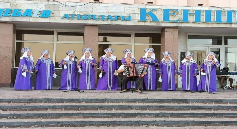 «Самоцветы» халықтық ардагерлер хоры — 5 фотосуреттің 4-сі