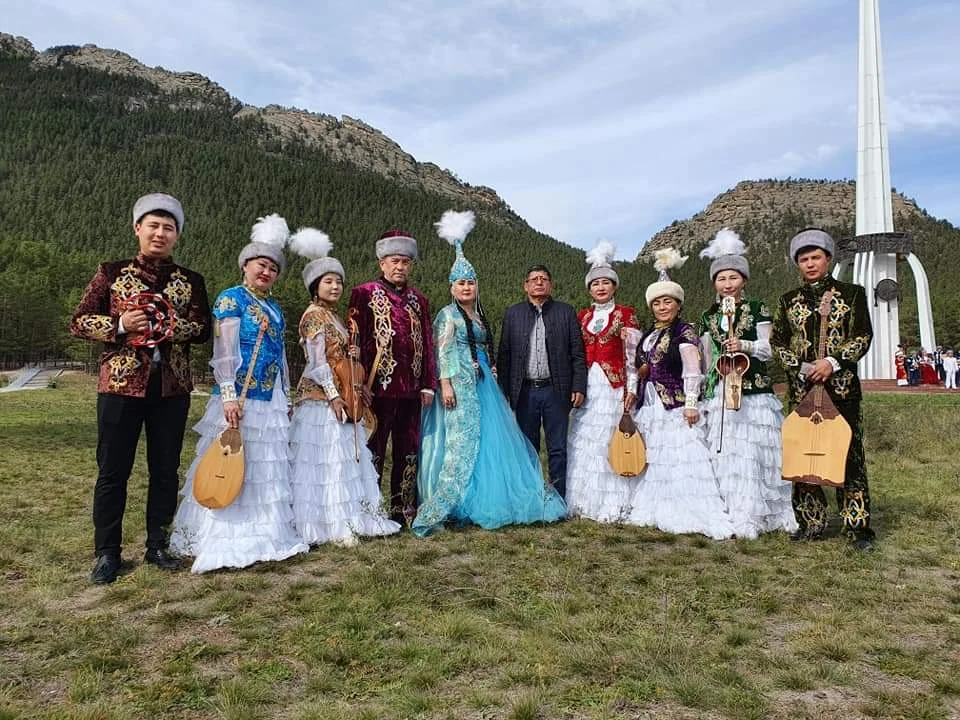 «Кеншілерлер сазы» фольклорлық ансамблі — 4 фотосуреттің 1-сі