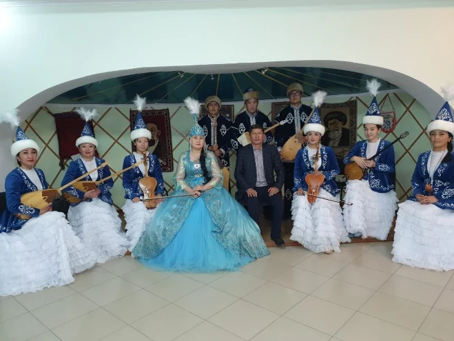 «Кеншілерлер сазы» фольклорлық ансамблі — 4 фотосуреттің 2-сі